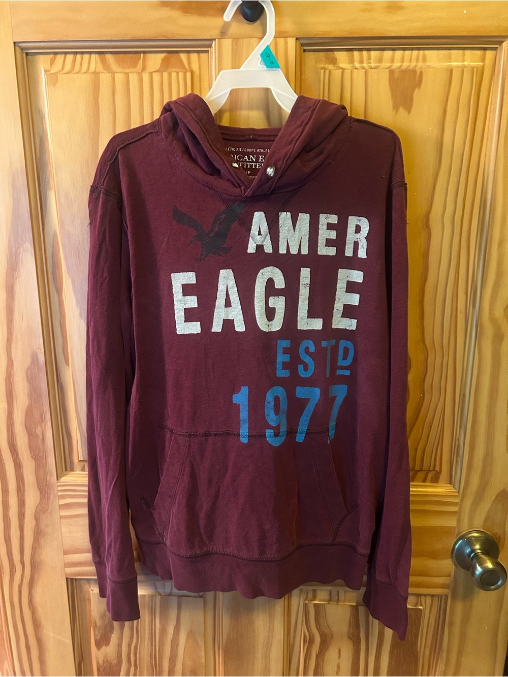 American Eagle Outfitters Men's Maroon Graphic Crewneck Vintage Hoodie size S